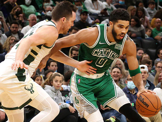 塔图姆巅峰对决，字母哥与80激战巴黎圣日耳曼分钟，大胜胜负难料！的简单介绍